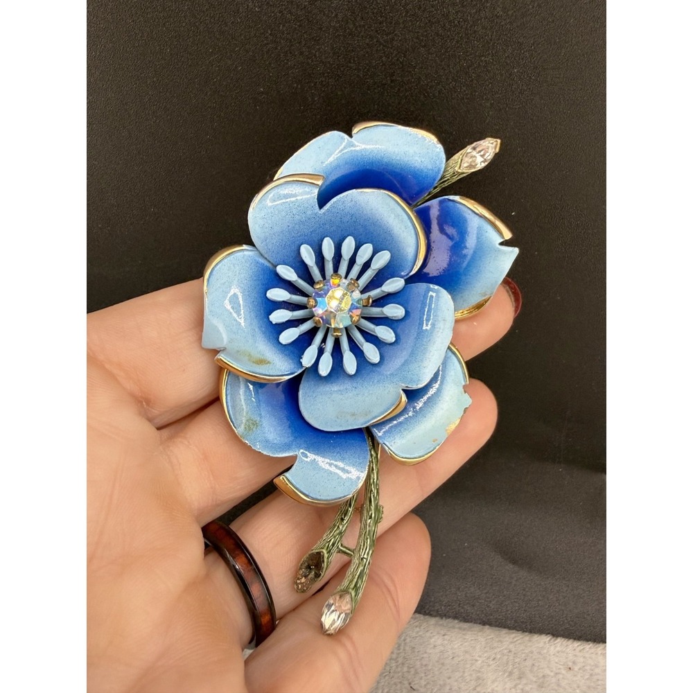 Vintage Lisner Brooch Flower Blue Enamel Gold‎ Tone MCM Signed